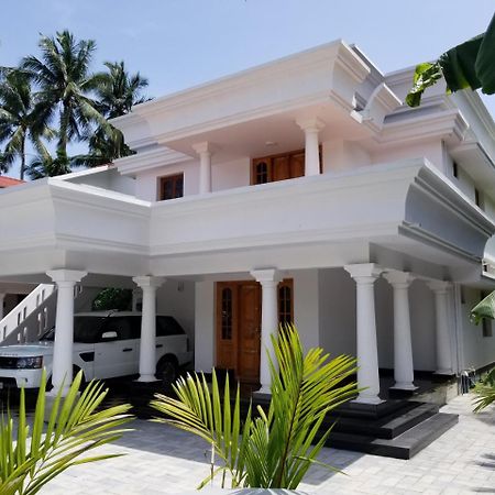 Luxury Villas Of Guruvāyūr Esterno foto